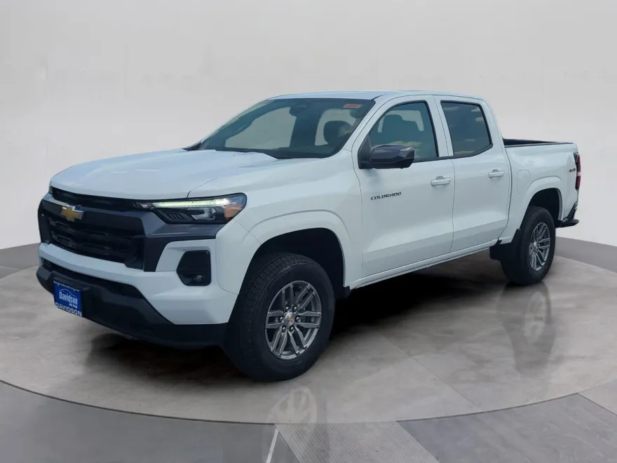 2025 Chevrolet Colorado Work Truck LT photo 1