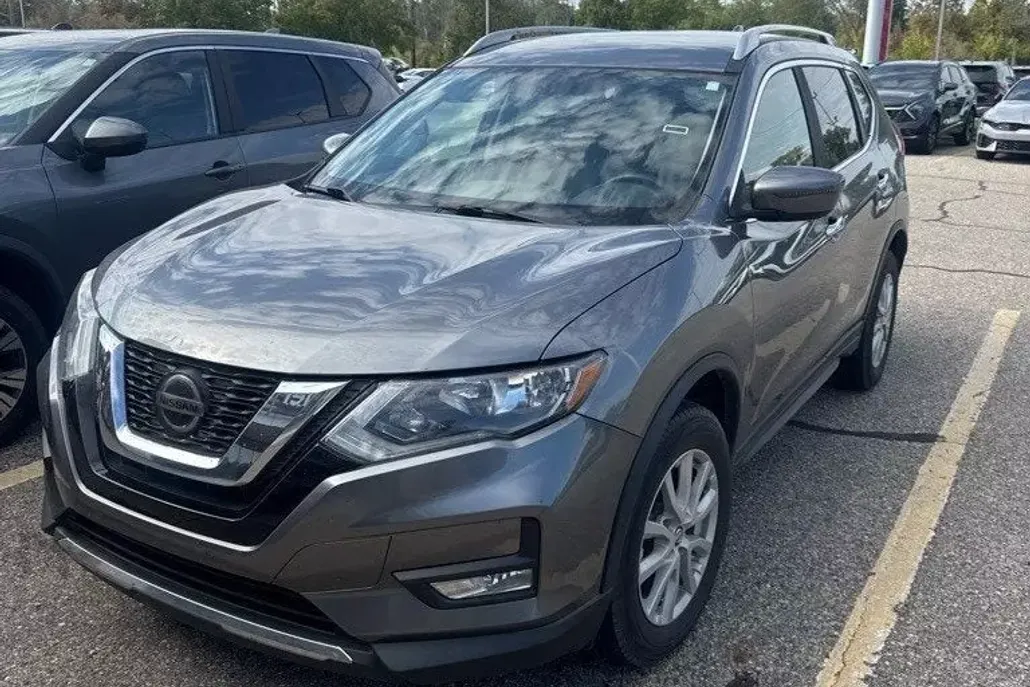 2018 Nissan Rogue SV photo 1