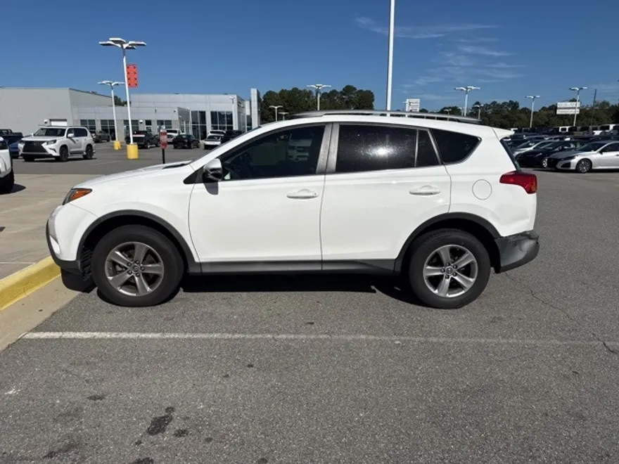 2015 Toyota RAV4 XLE photo 1