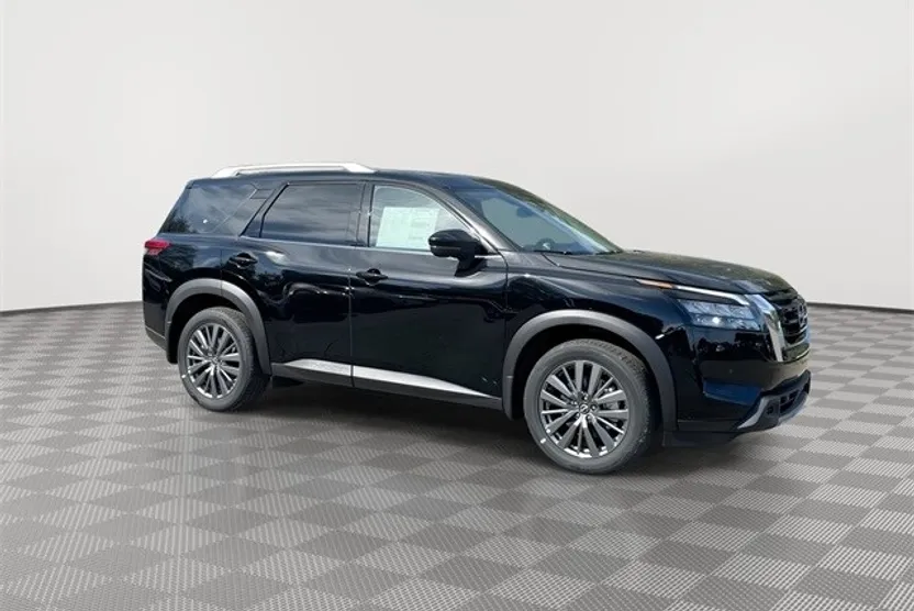 2025 Nissan Pathfinder SL photo 1