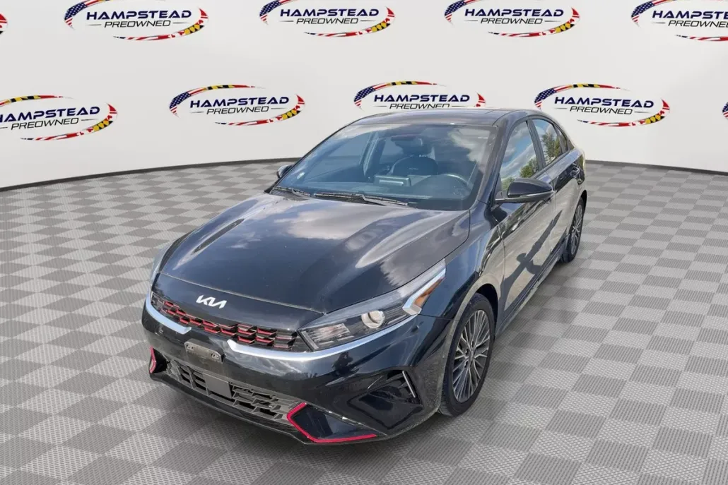 2023 Kia Forte GT-Line photo 1