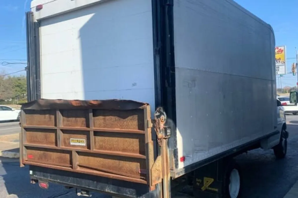 2001 Chevrolet Express 3500 Cutaway photo 1