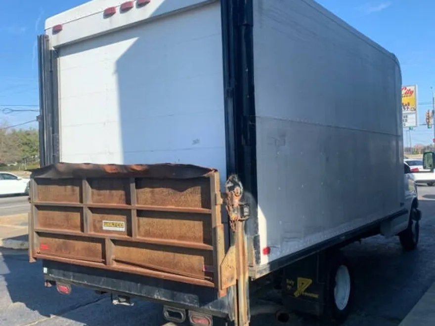 2001 Chevrolet Express 3500 Cutaway photo 1