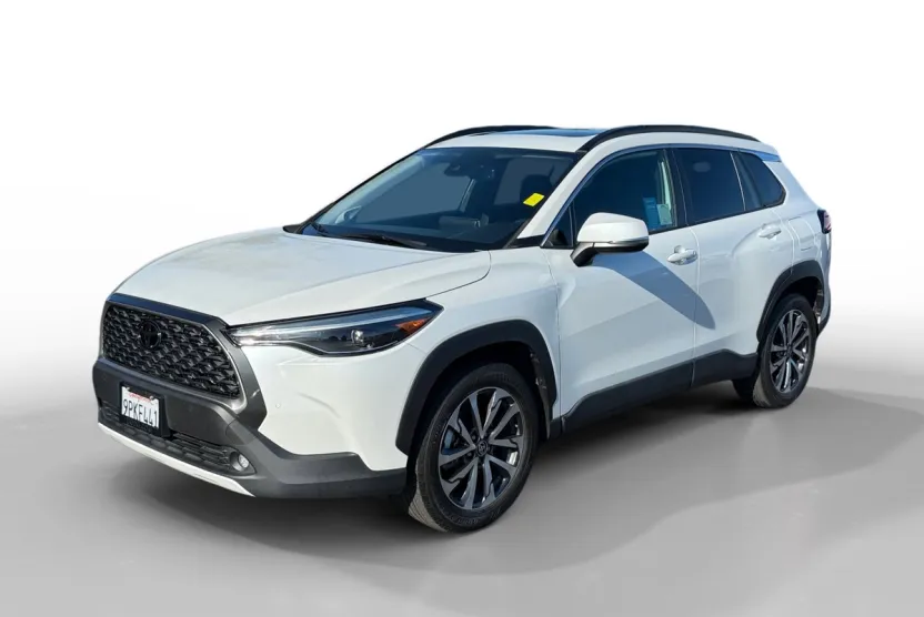2022 Toyota Corolla Cross XLE photo 1