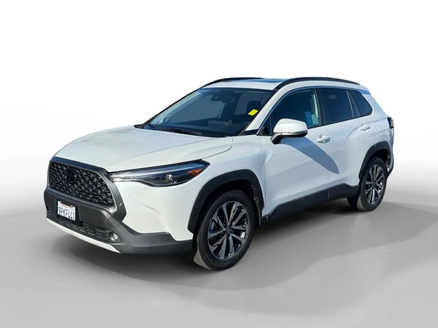 2022 Toyota Corolla Cross XLE photo 1