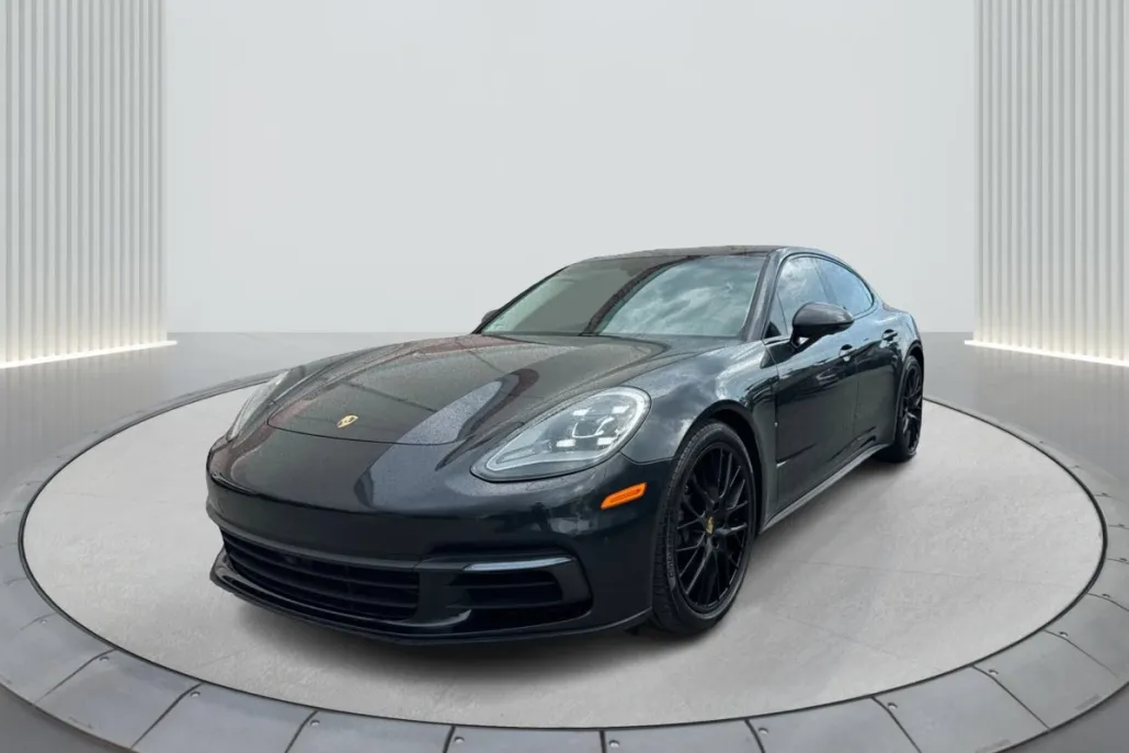 2017 Porsche Panamera 4 photo 1