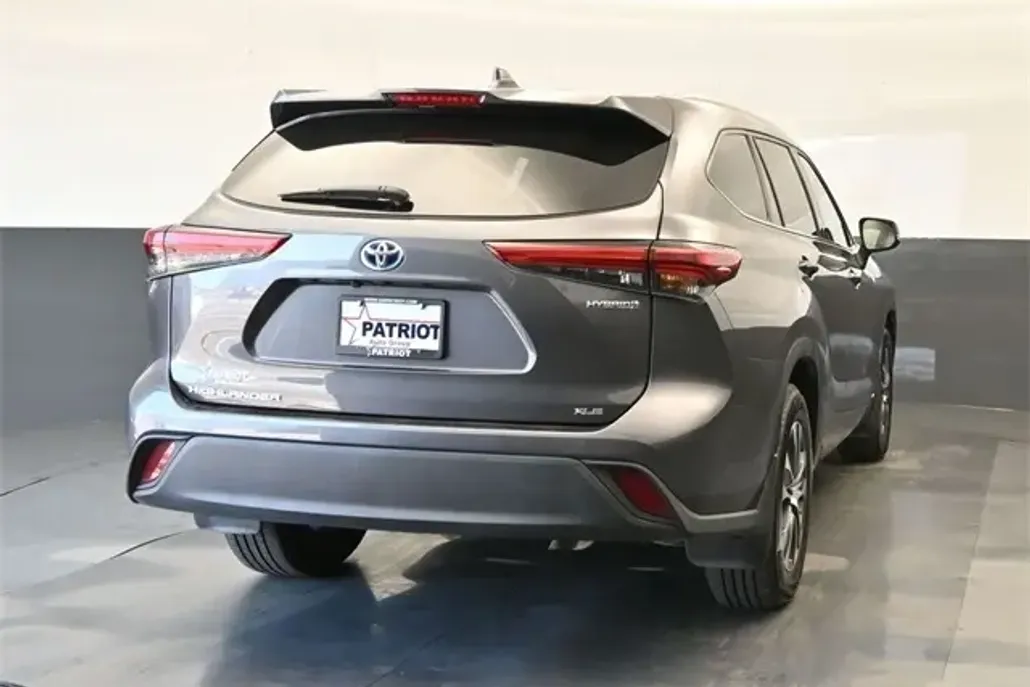 2022 Toyota Highlander Hybrid XLE photo 1