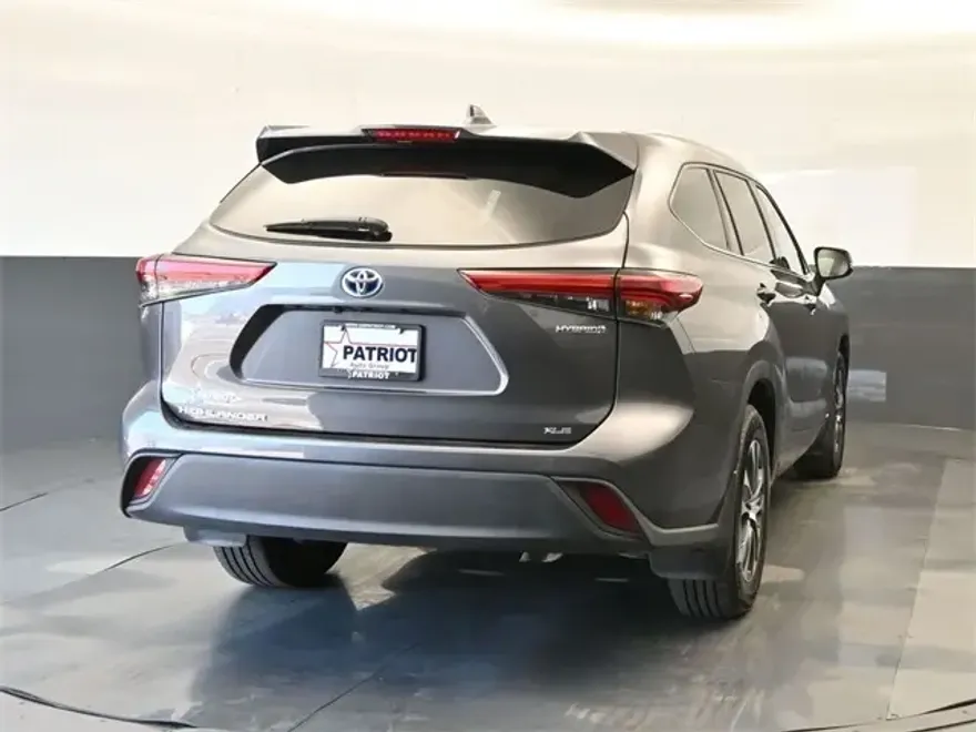 2022 Toyota Highlander Hybrid XLE photo 1