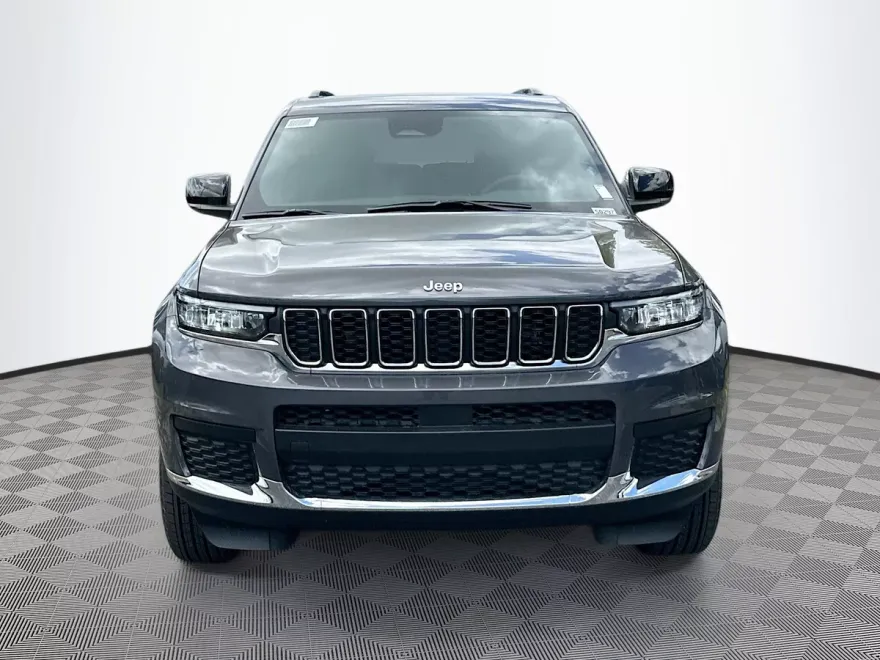2025 Jeep Grand Cherokee Laredo photo 1