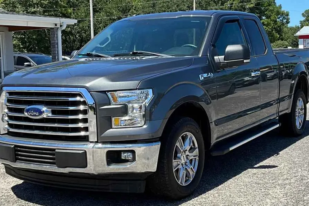 2017 Ford F-150 photo 1
