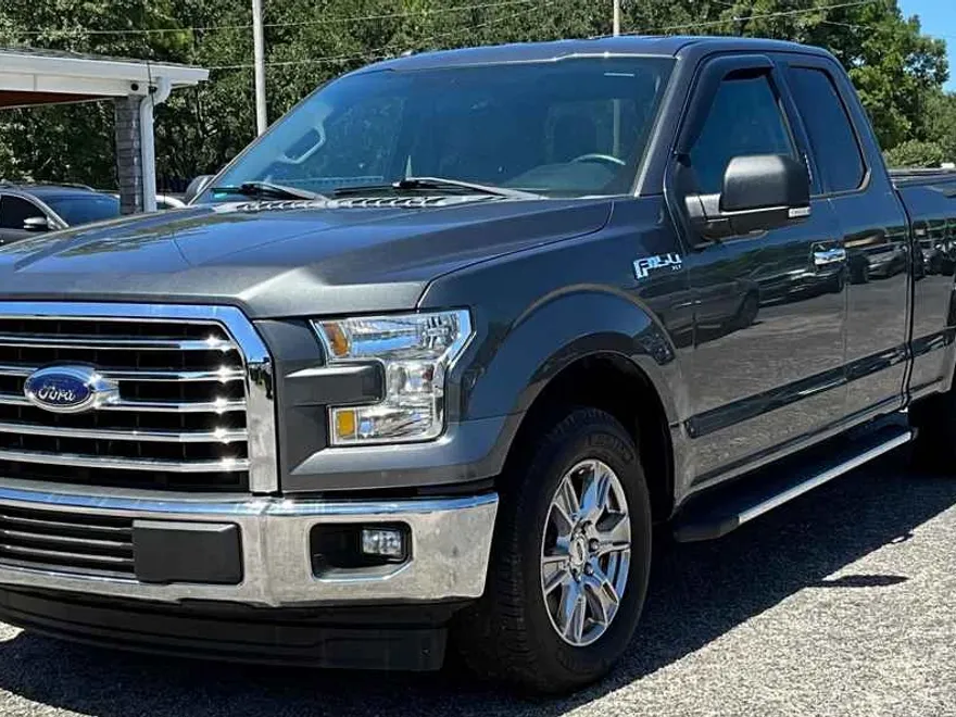 2017 Ford F-150 photo 1