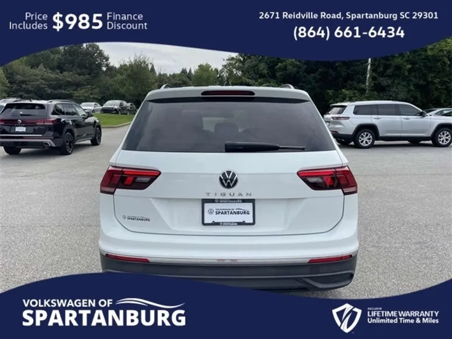 2022 Volkswagen Tiguan S photo 1