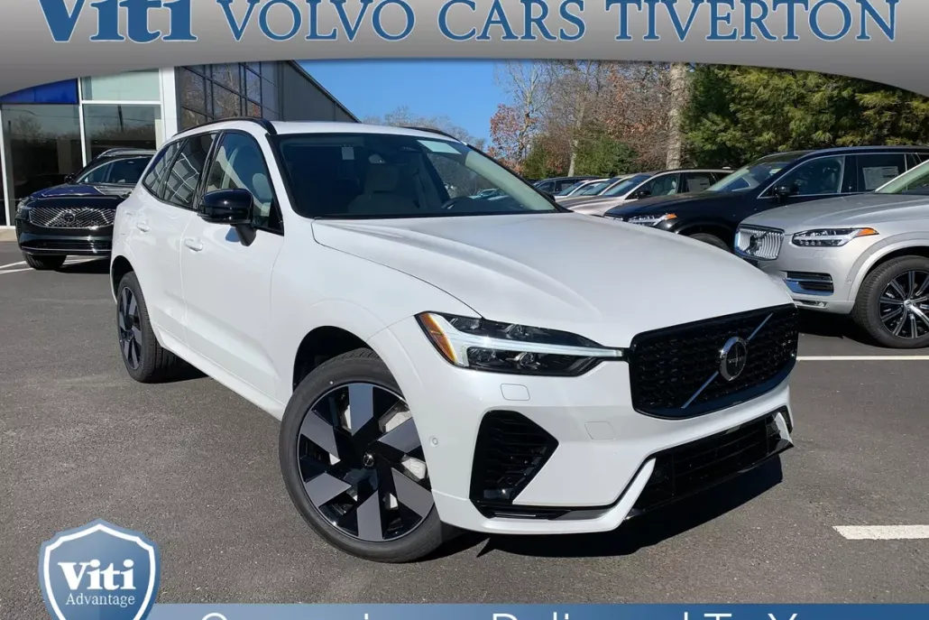 2025 Volvo XC60 T8 Plus photo 1