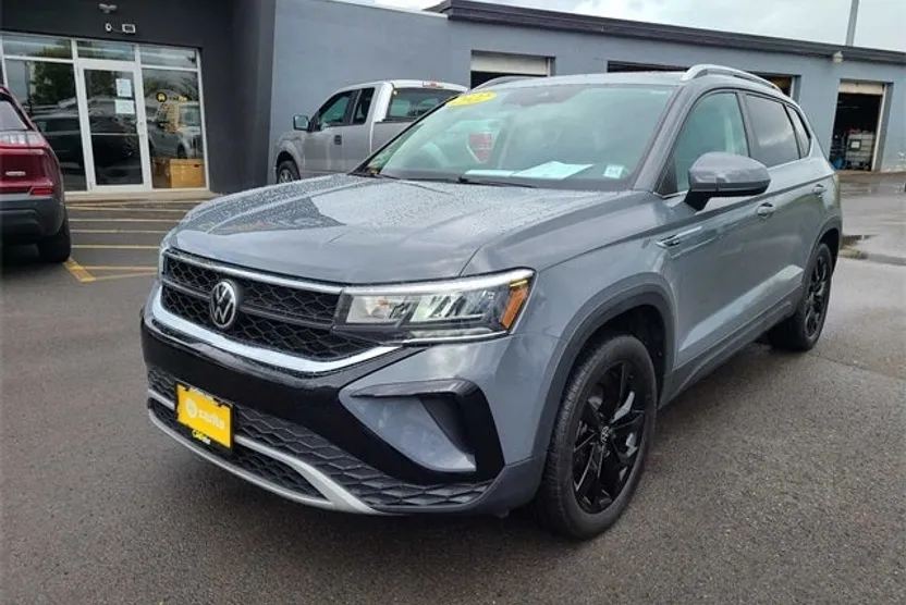 2022 Volkswagen Taos SE photo 1