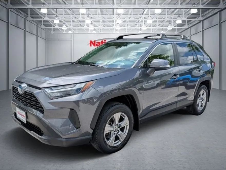2023 Toyota RAV4 Hybrid XLE photo 1