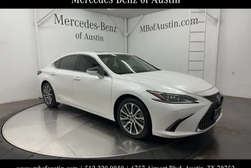 2021 Lexus ES 300h photo 1