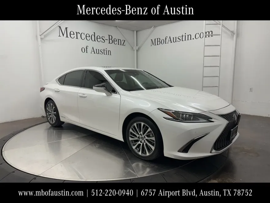 2021 Lexus ES 300h photo 1