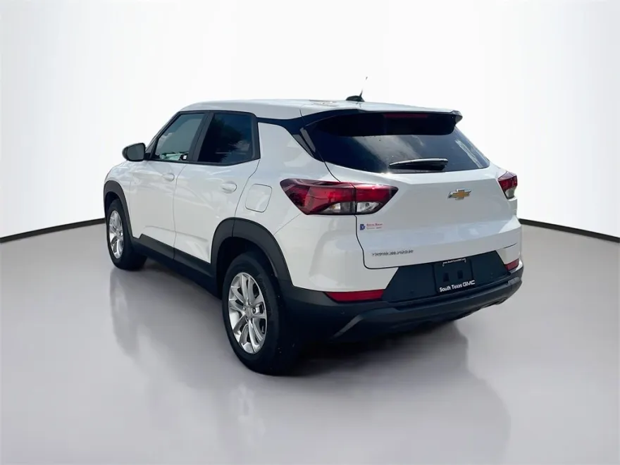 2024 Chevrolet Trailblazer LS photo 1