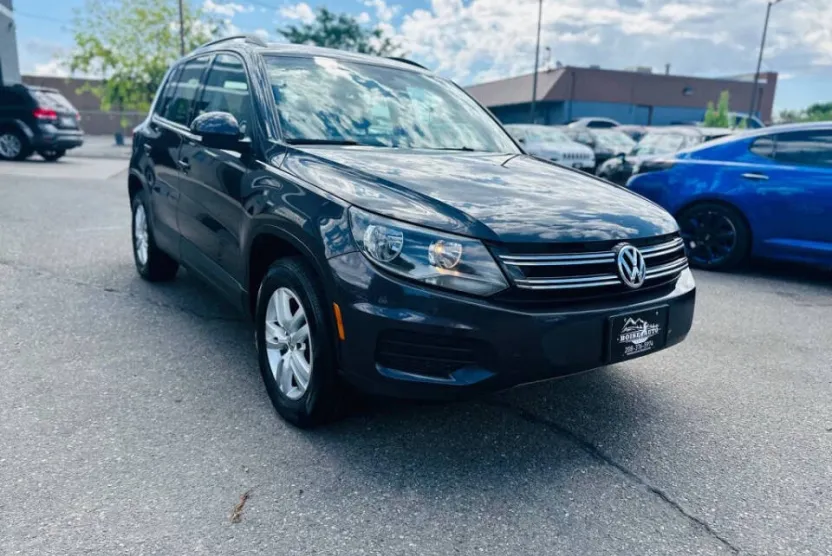 2016 Volkswagen Tiguan S photo 1