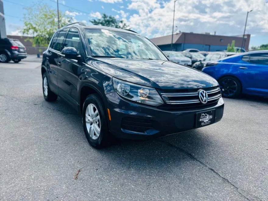 2016 Volkswagen Tiguan S photo 1