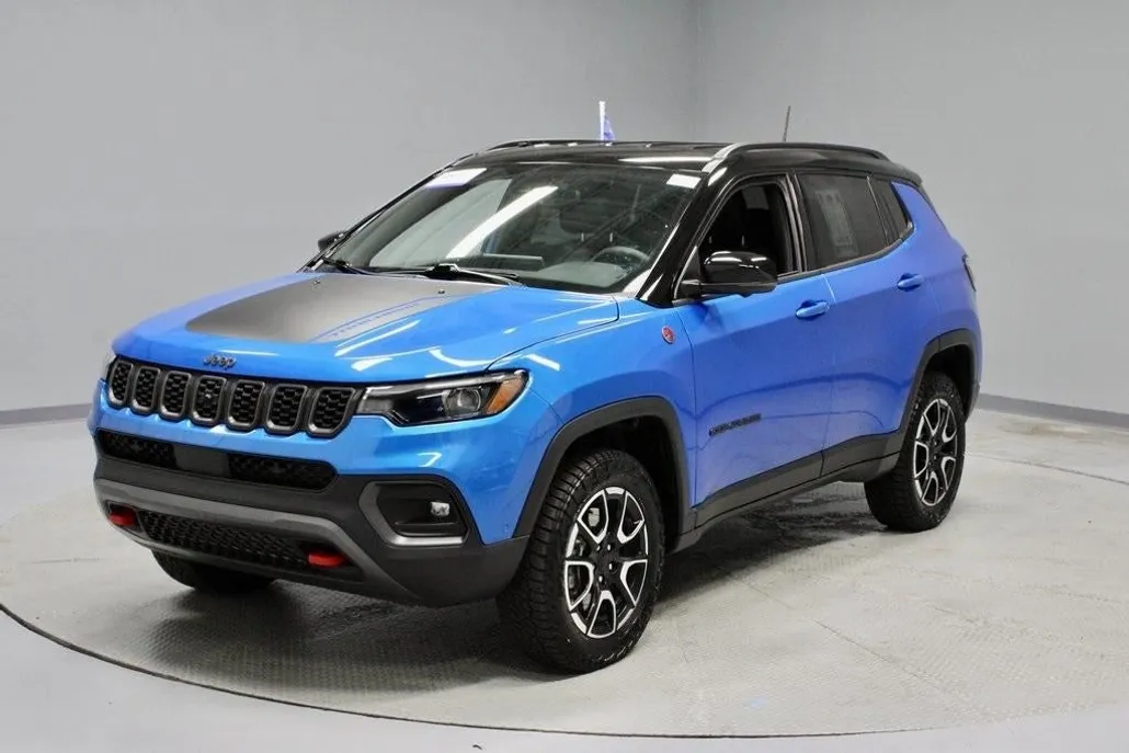 2024 Jeep Compass Trailhawk photo 1