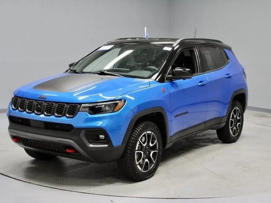 2024 Jeep Compass Trailhawk photo 1