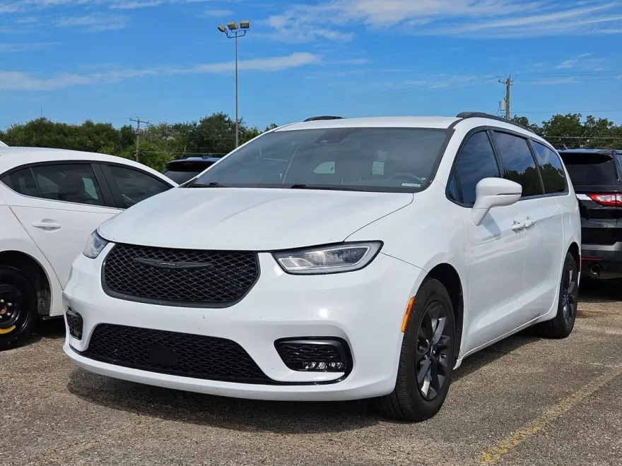 2021 Chrysler Pacifica Touring photo 1