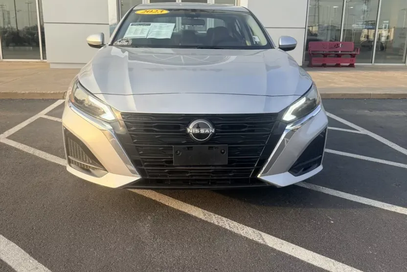 2023 Nissan Altima 2.5 SV photo 1