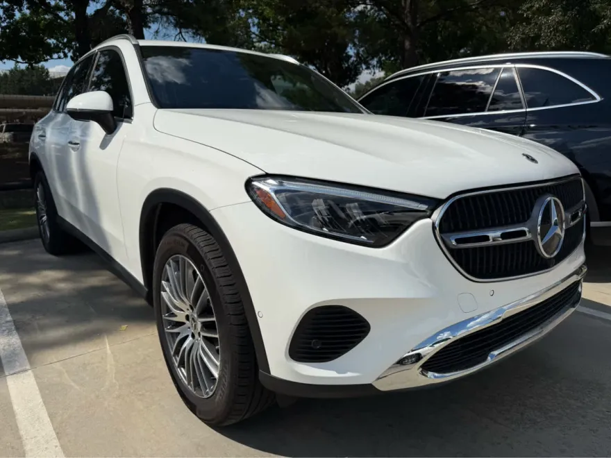 2025 Mercedes Benz GLC 300 photo 1