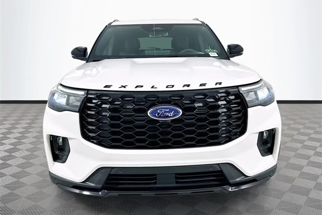 2025 Ford Explorer ST-Line photo 1