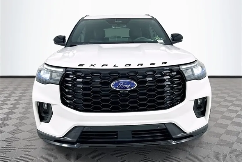 2025 Ford Explorer ST-Line photo 1