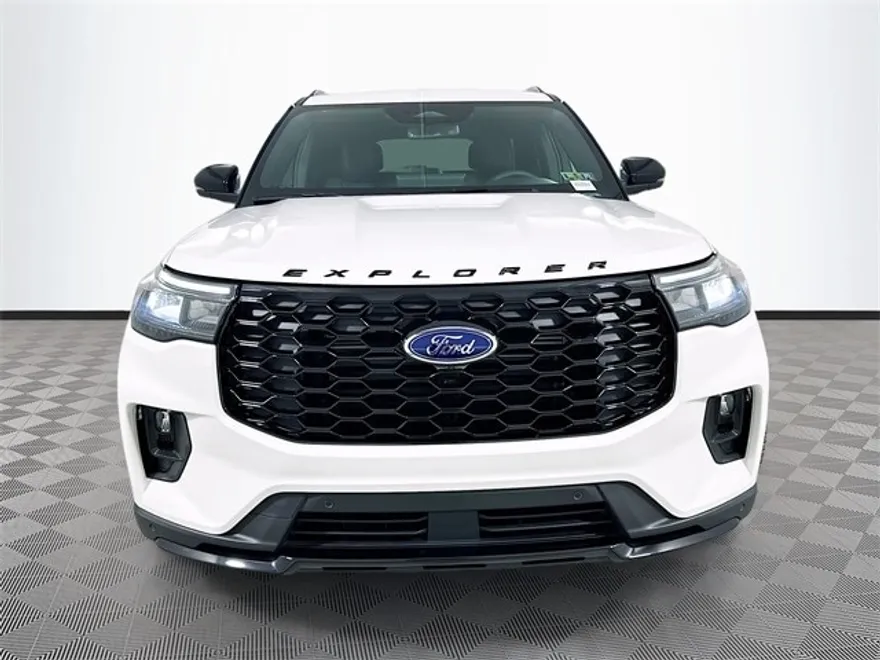 2025 Ford Explorer ST-Line photo 1