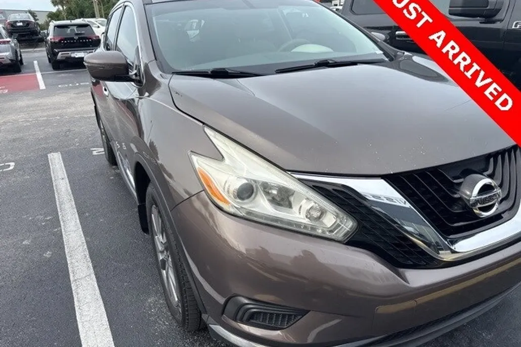 2016 Nissan Murano S photo 1
