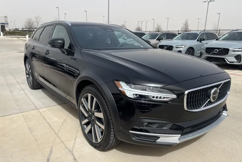 2025 Volvo V90 Cross Country B6 Plus photo 1