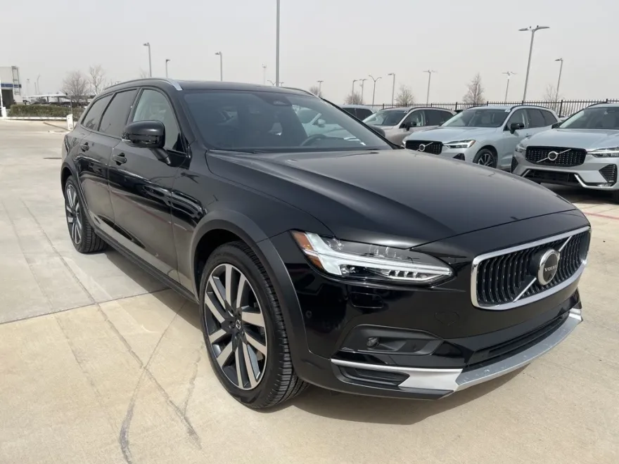 2025 Volvo V90 Cross Country B6 Plus photo 1