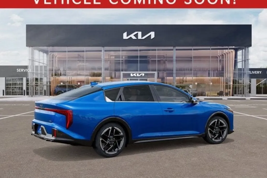 2025 Kia K4 GT-Line photo 1
