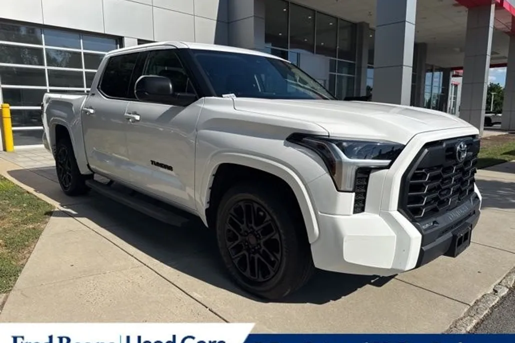 2023 Toyota Tundra SR5 photo 1