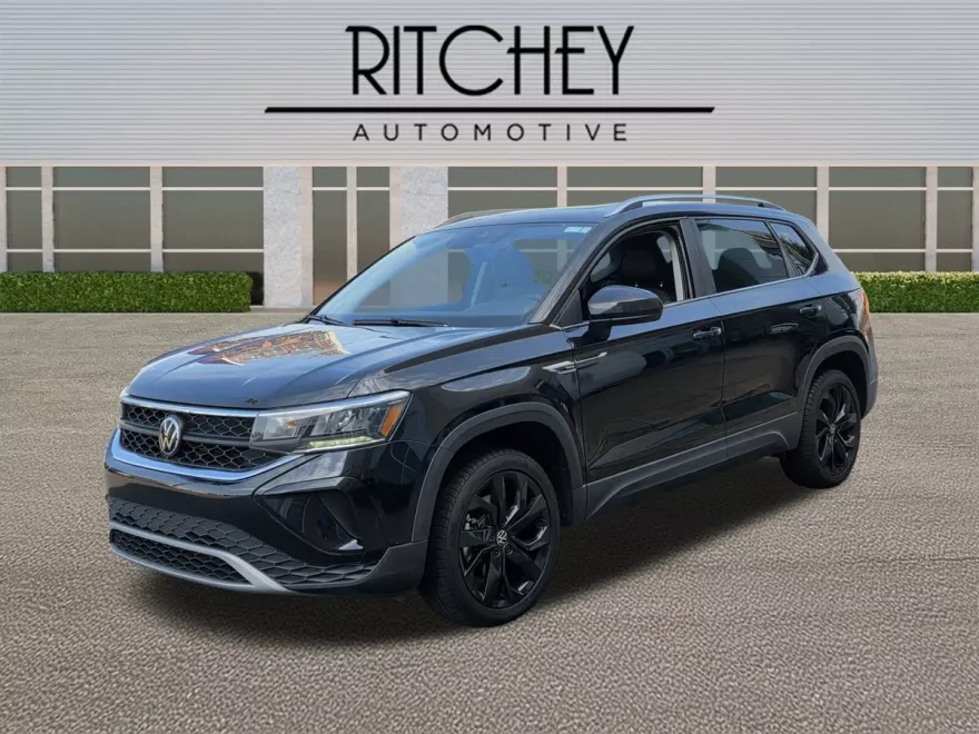 2023 Volkswagen Taos SE photo 1