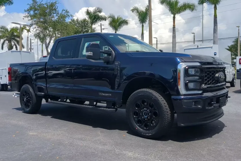 2025 Ford F-250 Lariat photo 1
