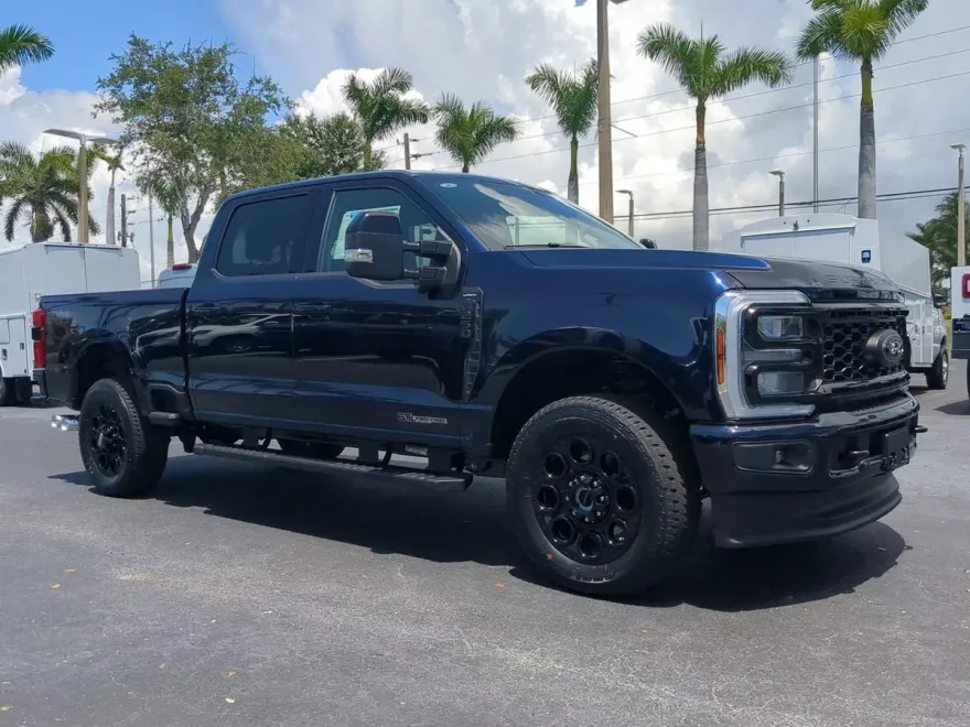 2025 Ford F-250 Lariat photo 1