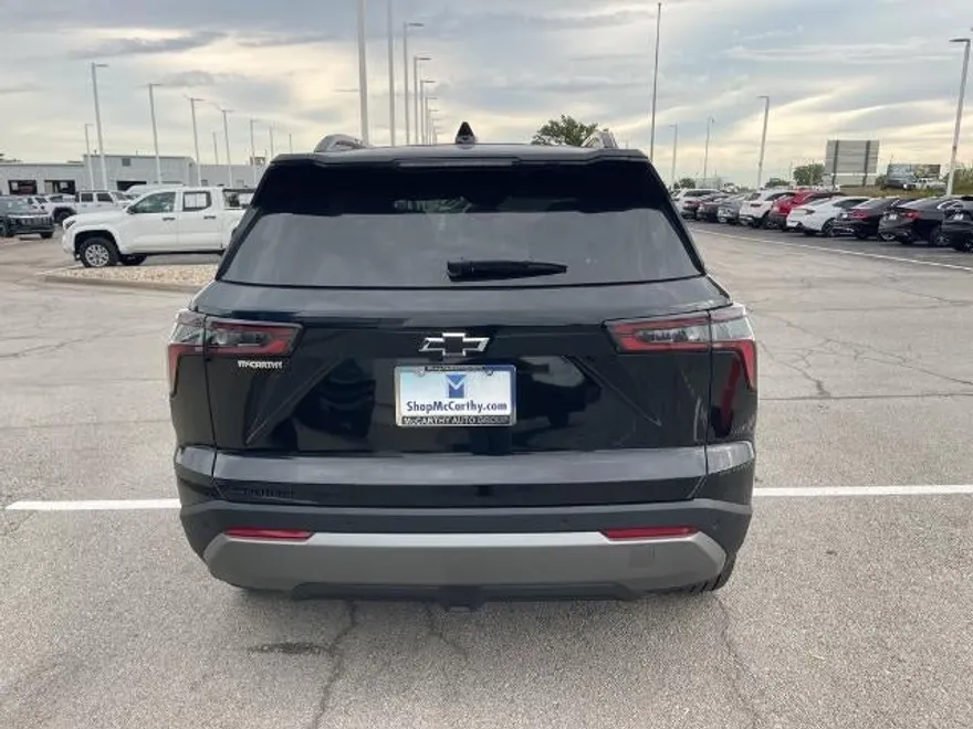 2026 Chevrolet Equinox LT photo 1