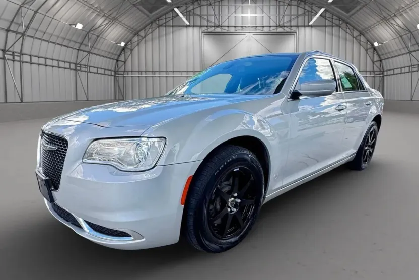 2019 Chrysler 300 Touring L photo 1