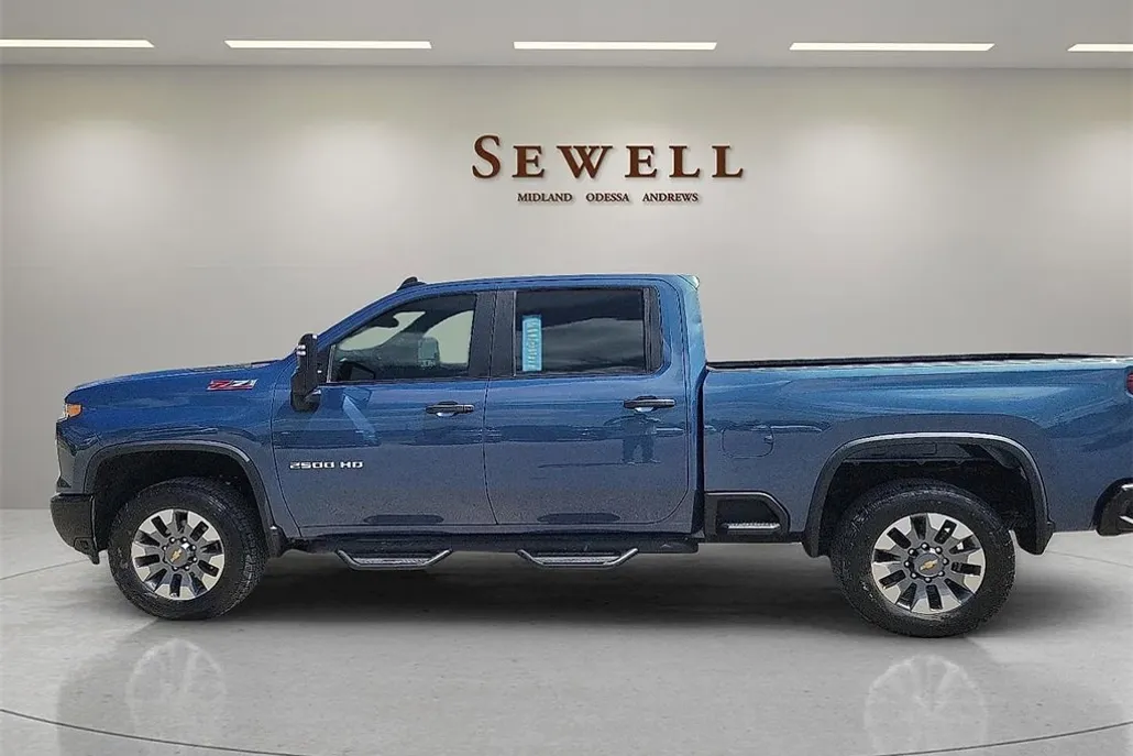 2024 Chevrolet Silverado 2500HD Custom photo 1