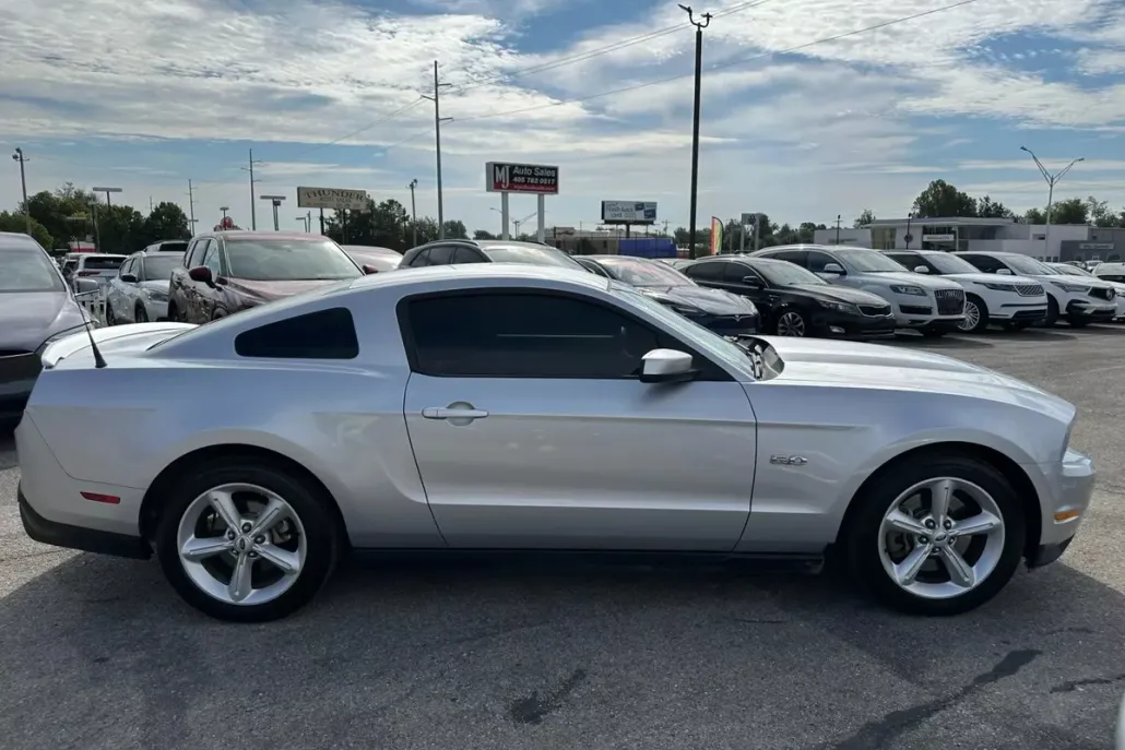 2012 Ford Mustang GT photo 1