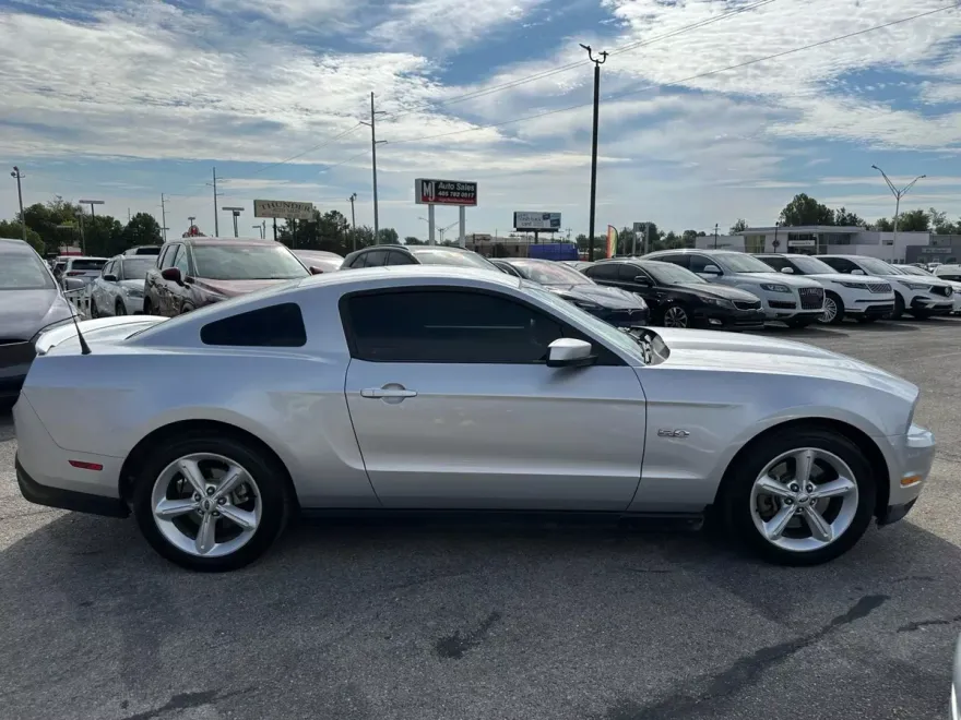 2012 Ford Mustang GT photo 1