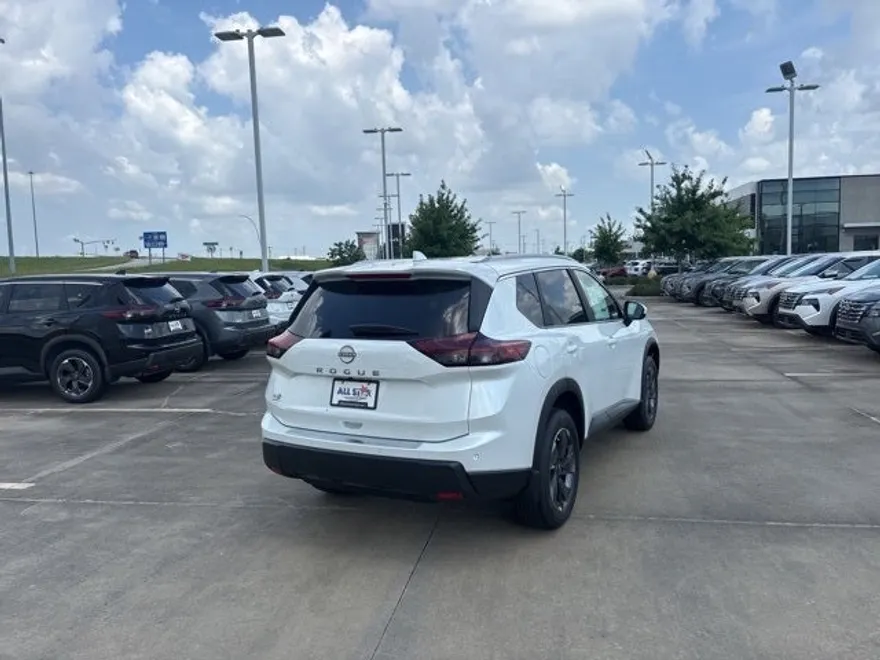 2025 Nissan Rogue SV photo 1