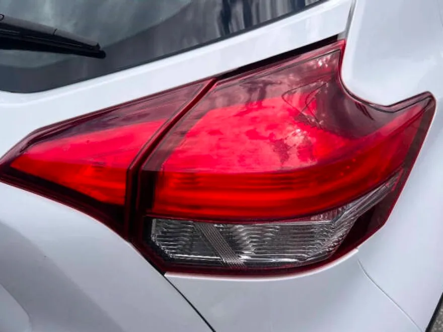 2019 Nissan Kicks S photo 1