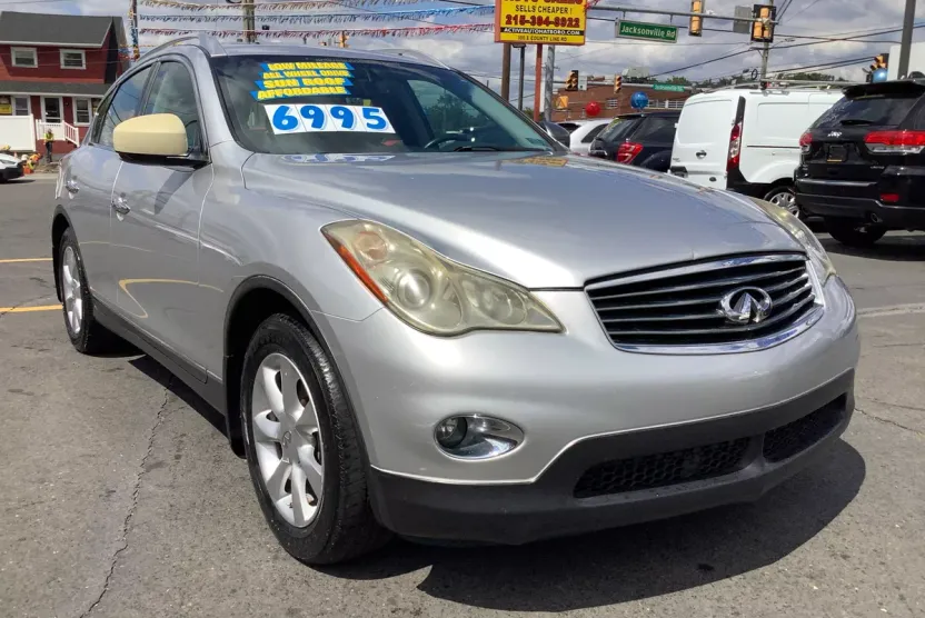2010 Infiniti EX35 Journey photo 1