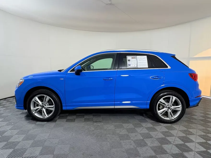 2022 Audi Q3 S line Premium Plus photo 1