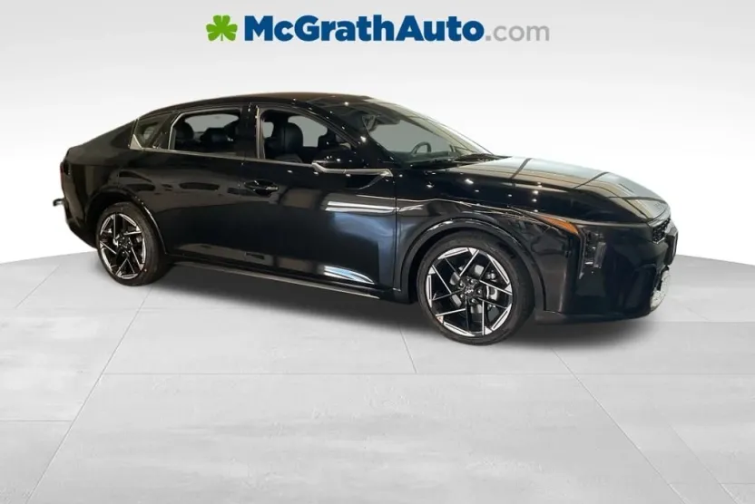2025 Kia K4 GT-Line photo 1